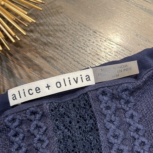 Alice + Olivia Jules Off the Shoulder Navy Top Size Medium - Picture 5 of 9